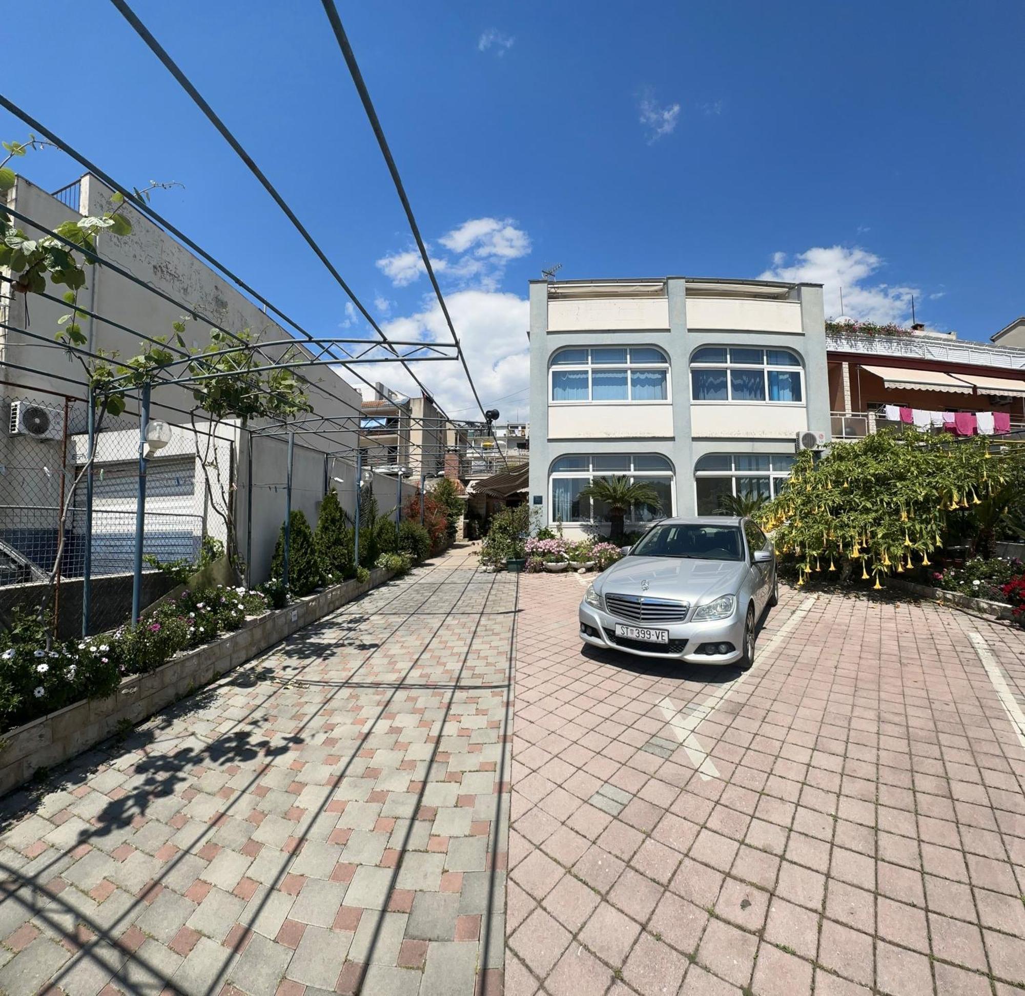 Vs Rooms Split Exterior photo